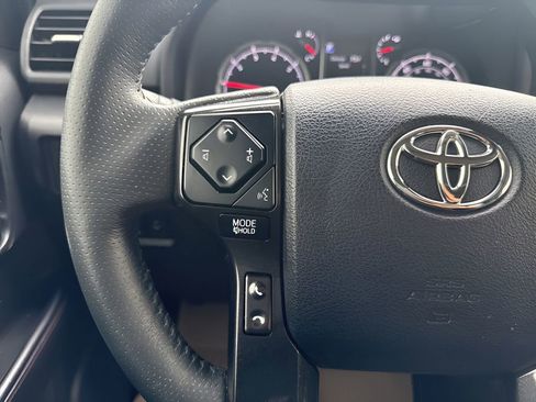 Used 2022 Toyota 4Runner TRD Off-Road Premium AWD/4WD image 15