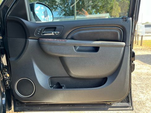 Used 2014 GMC Yukon XL Denali image 35