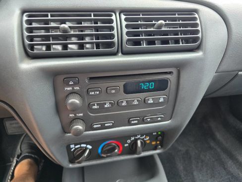 Used 2000 Chevrolet Cavalier LS w/ Preferred Equipment Group 2 FWD image 15