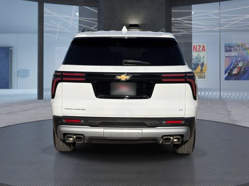 Certified 2024 Chevrolet Traverse LT w/ Trailering Package FWD image 5