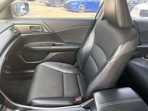 Used 2017 Honda Accord Sport image 15