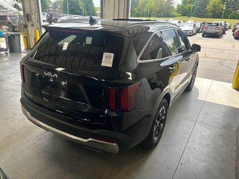 Used 2024 Kia Sorento S w/ Panoramic Sunroof Package FWD image 8