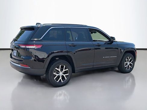 Used 2025 Jeep Grand Cherokee Limited AWD/4WD image 5