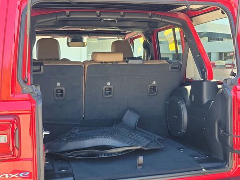 Used 2022 Jeep Wrangler Unlimited Sahara w/ Cold Weather Group image 10