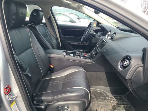 Used 2018 Jaguar XJ R-Sport image 7