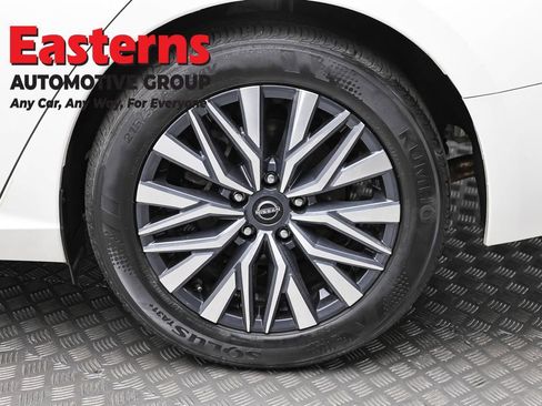 Used 2025 Nissan Altima 2.5 SV image 8