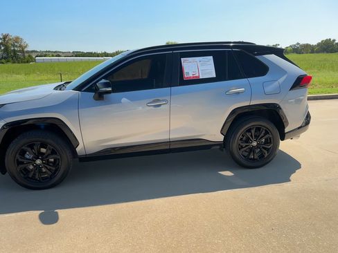 Used 2022 Toyota RAV4 XSE AWD/4WD image 6