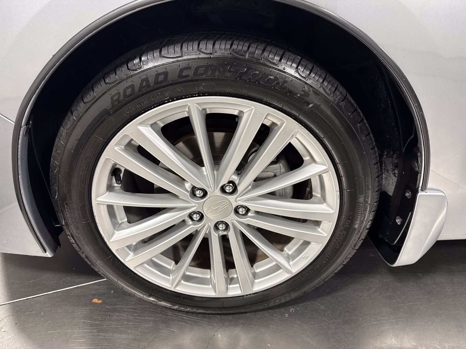 Used 2013 Subaru Impreza 2.0i Limited w/ Popular Pkg 1 AWD/4WD image 2