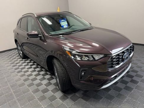 Used 2023 Ford Escape ST-Line Select w/ Tech Pack #2 AWD/4WD image 2