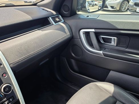 Used 2019 Land Rover Discovery Sport SE AWD/4WD image 34