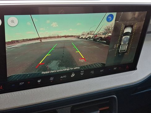 Used 2025 Ford Maverick Lariat w/ 4K Tow Package image 18