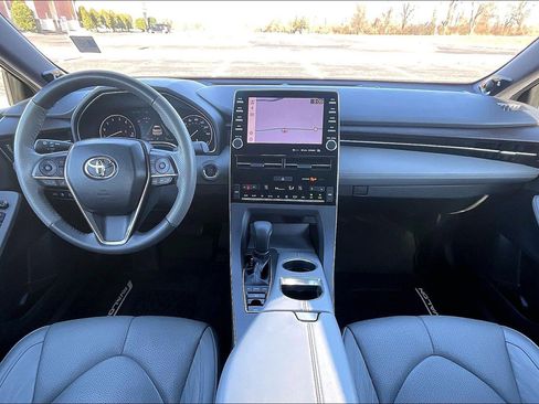 Used 2019 Toyota Avalon Limited image 13