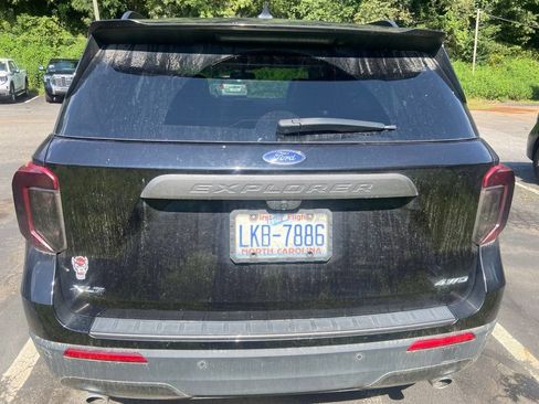Used 2022 Ford Explorer XLT w/ Equipment Group 202A AWD/4WD image 4