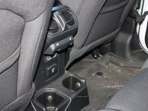 Used 2023 Jeep Gladiator Sport image 17