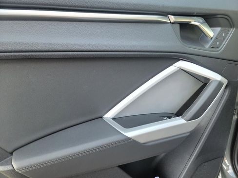 Used 2025 Audi Q3 2.0T Premium image 13