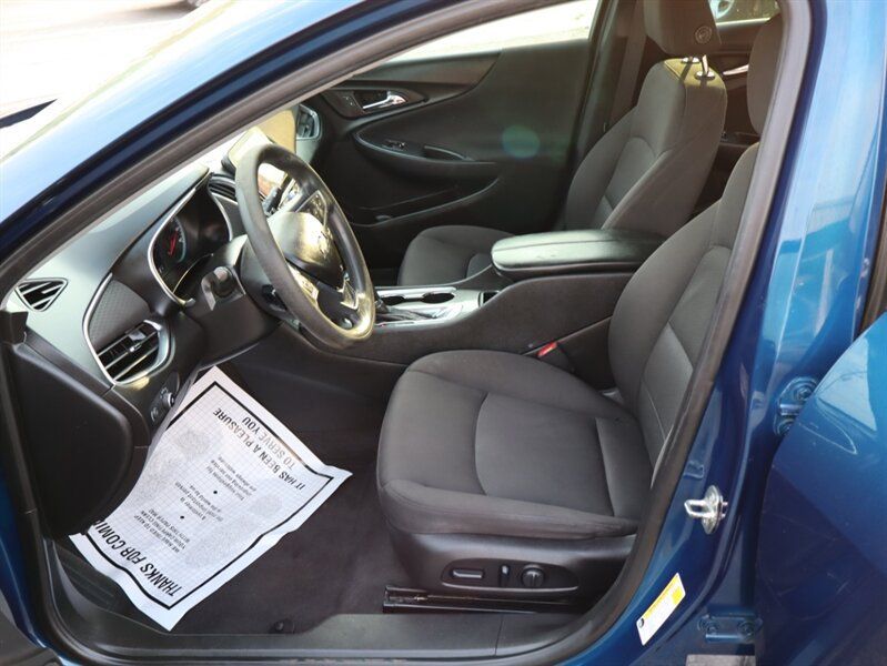 Used 2019 Chevrolet Malibu LT FWD image 16
