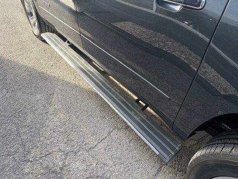 Used 2019 Chevrolet Suburban Premier image 20