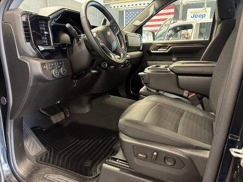 Used 2026 Chevrolet Silverado 1500 LT AWD/4WD image 3