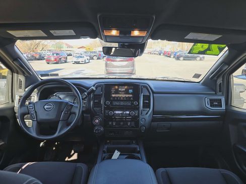 Used 2024 Nissan Titan SV w/ SV Convenience Package image 16