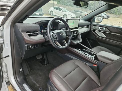 Used 2025 Ford Explorer Platinum w/ LUX Leather Package AWD/4WD image 13