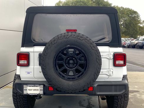 Used 2020 Jeep Wrangler Unlimited Sahara image 5