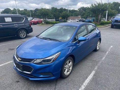 Used 2017 Chevrolet Cruze LT w/ Convenience Package FWD image 3