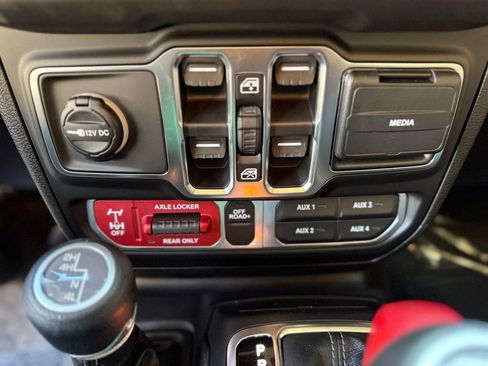 New 2026 Jeep Gladiator Mojave w/ Dual Top Group image 25