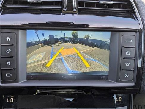 Used 2018 Jaguar XE Premium RWD image 14