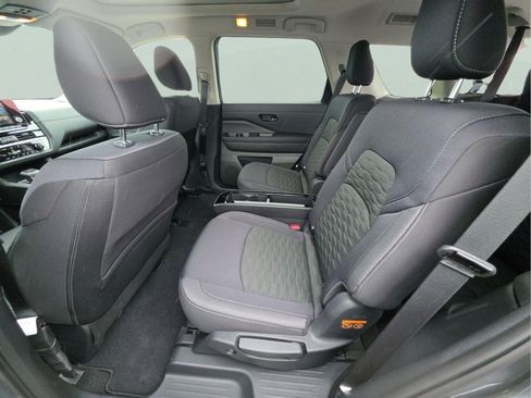 Used 2025 Nissan Pathfinder SV w/ SV Premium Package FWD image 8