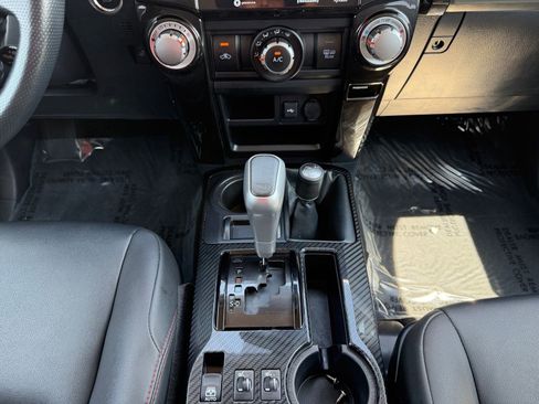 Used 2024 Toyota 4Runner TRD Off-Road Premium AWD/4WD image 17