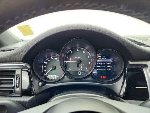 Used 2022 Porsche Macan image 20