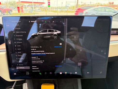 Used 2023 Tesla Model X image 11