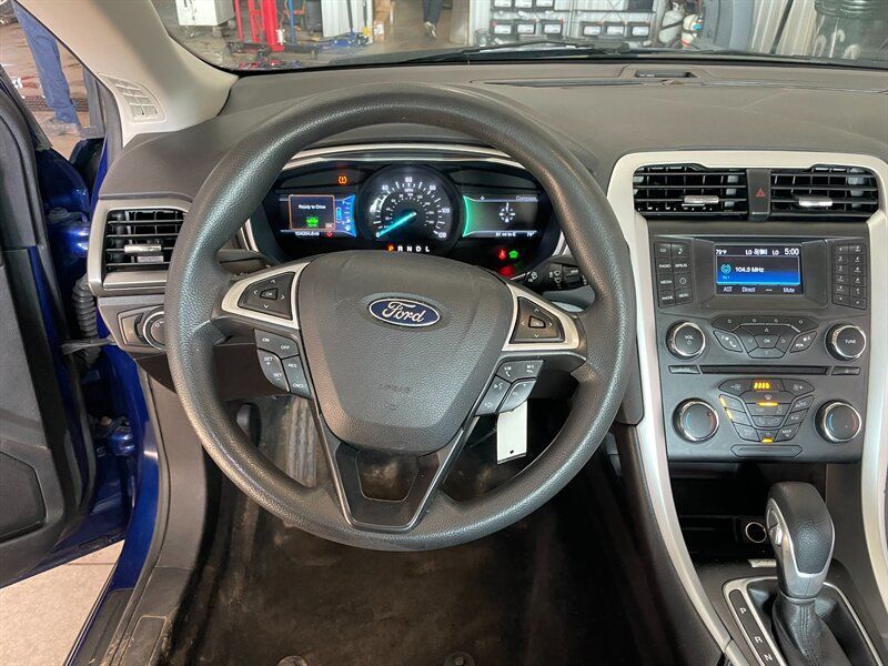 Used 2015 Ford Fusion SE FWD image 9
