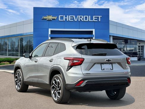 Certified 2024 Chevrolet Trax RS w/ Driver Confidence Package FWD image 3