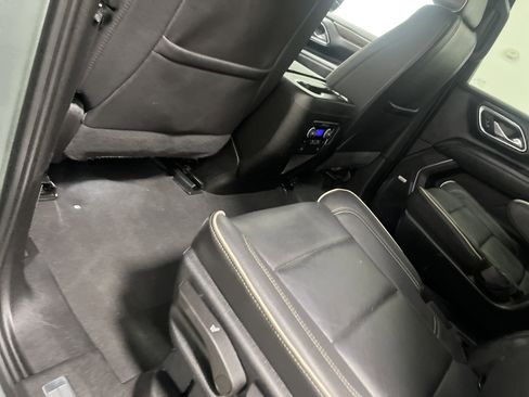 Used 2023 Chevrolet Suburban Premier AWD/4WD image 17
