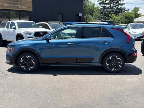 Used 2023 Kia Niro Wind w/ Wind Preserve Package FWD image 2