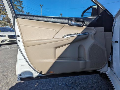 Used 2013 Toyota Camry XLE w/ Leather Pkg image 11