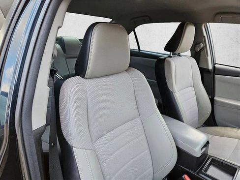 Used 2017 Toyota Camry SE image 20