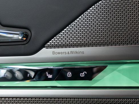 Used 2024 BMW 740i xDrive image 18