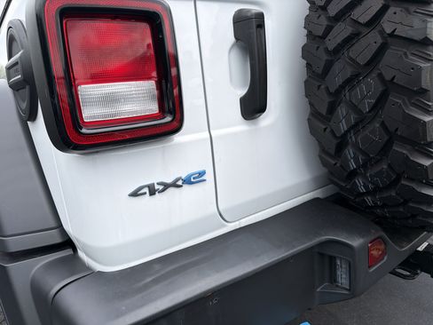 Used 2023 Jeep Wrangler Unlimited w/ Cold Weather Group AWD/4WD image 9