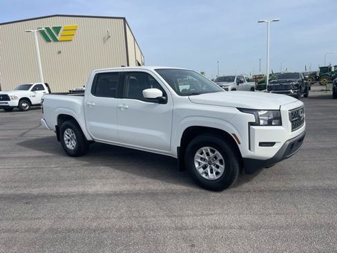 Used 2024 Nissan Frontier SV w/ Technology Package image 3