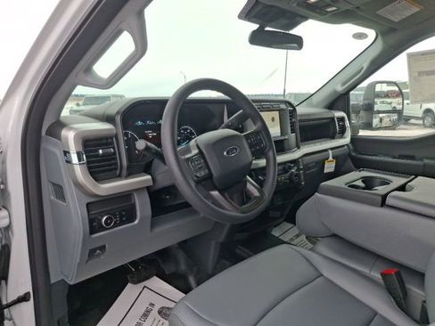 Used 2024 Ford F550 2WD Crew Cab Super Duty image 12