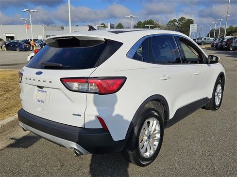 Used 2020 Ford Escape SE image 11