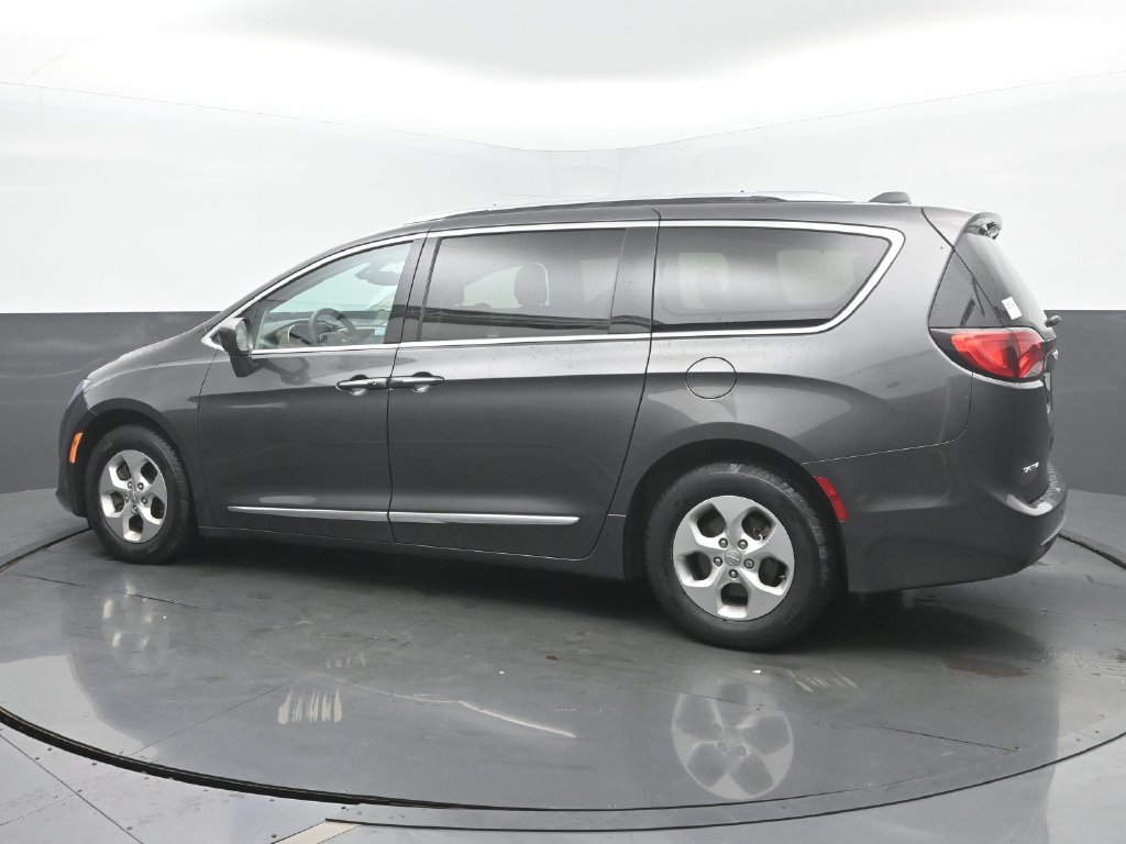 Used 2017 Chrysler Pacifica Touring-L Plus FWD image 3