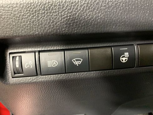 Used 2022 Toyota RAV4 XLE w/ XLE Grade Weather Package AWD/4WD image 18
