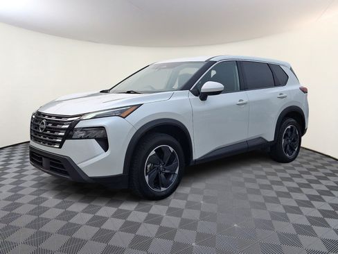 Used 2024 Nissan Rogue SV AWD/4WD image 3
