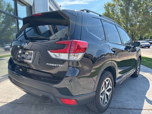 Used 2023 Subaru Forester Premium AWD/4WD image 5