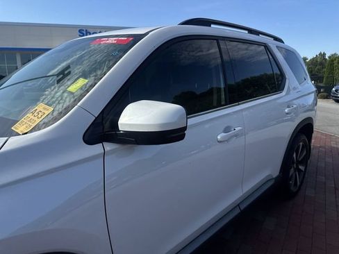 Used 2025 Honda Pilot Elite image 5