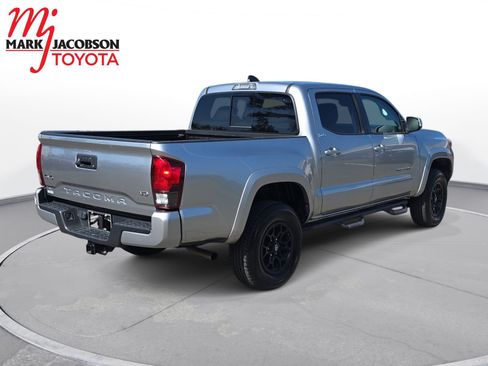 Used 2022 Toyota Tacoma SR5 w/ Technology Package AWD/4WD image 5