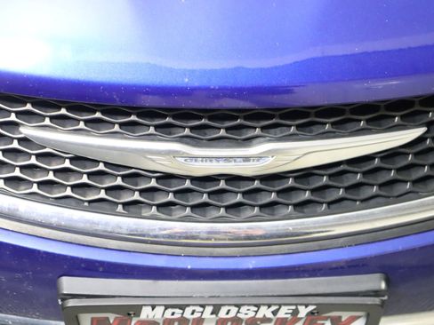 Used 2016 Chrysler 200 Limited image 16